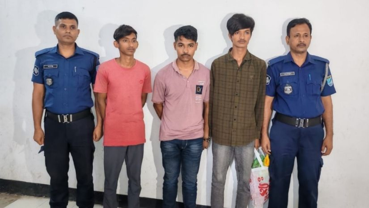সাভারের আশুলিয়ায় এক কিশোরী ধর্ষণের অভিযোগে তিনজন গ্রেপ্তার